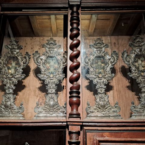 Reliquiari in lamina d'argento sbalzato